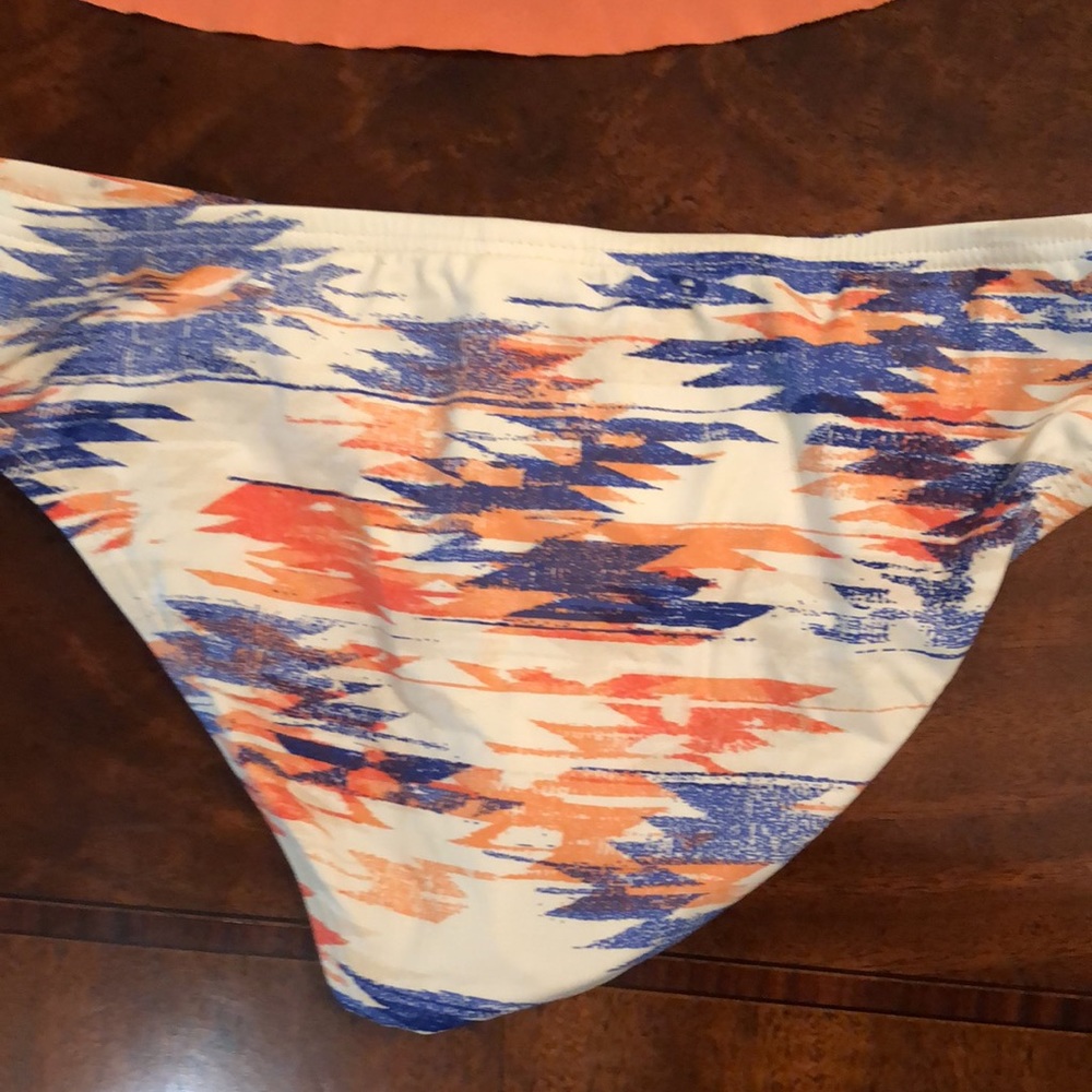 Bikini - Picture 6 of 6